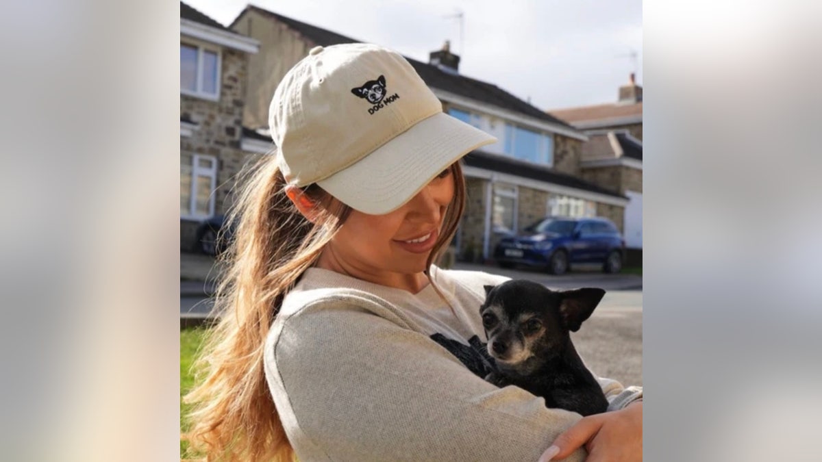 Pet owners (and their furry friends) will love these Black Friday deals – litter boxes, cute mugs and more  at george magazine