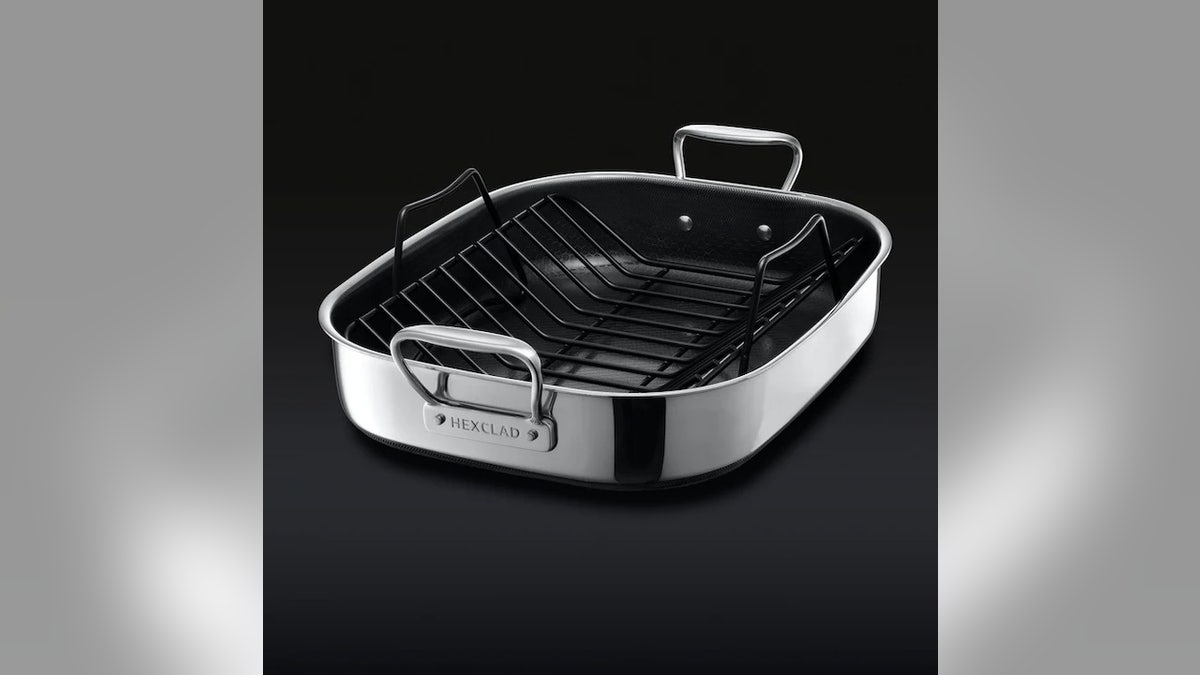 Just in time for Thanksgiving, choose from a small or large roasting pan. 