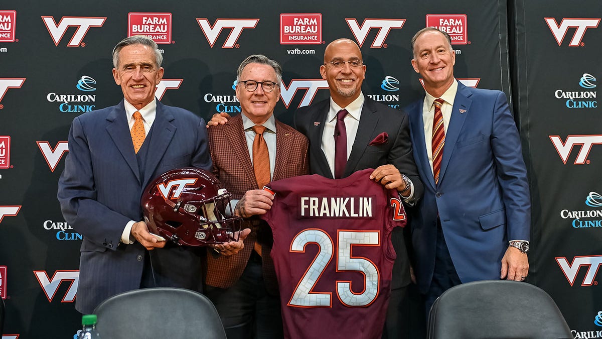 James Franklin w koszulce