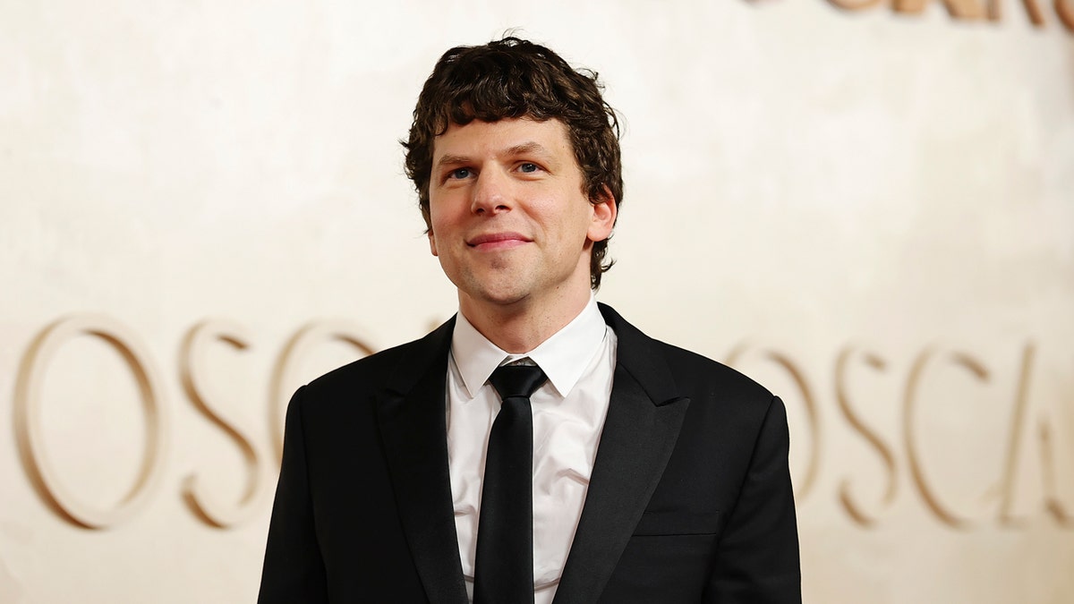 Jesse Eisenberg arrives at the Oscars wearing a suit
