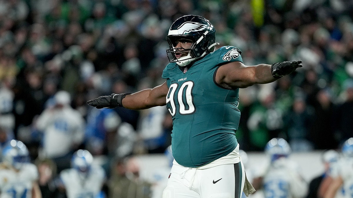 স্টার ঈগল এই থ্যাঙ্কসগিভিং ছুটিতে যাদের প্রয়োজন তাদের আত্মাকে উত্তোলন করে