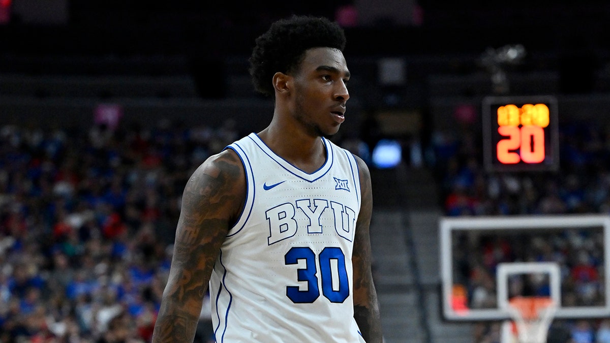 Kennard Davis Jr. on court