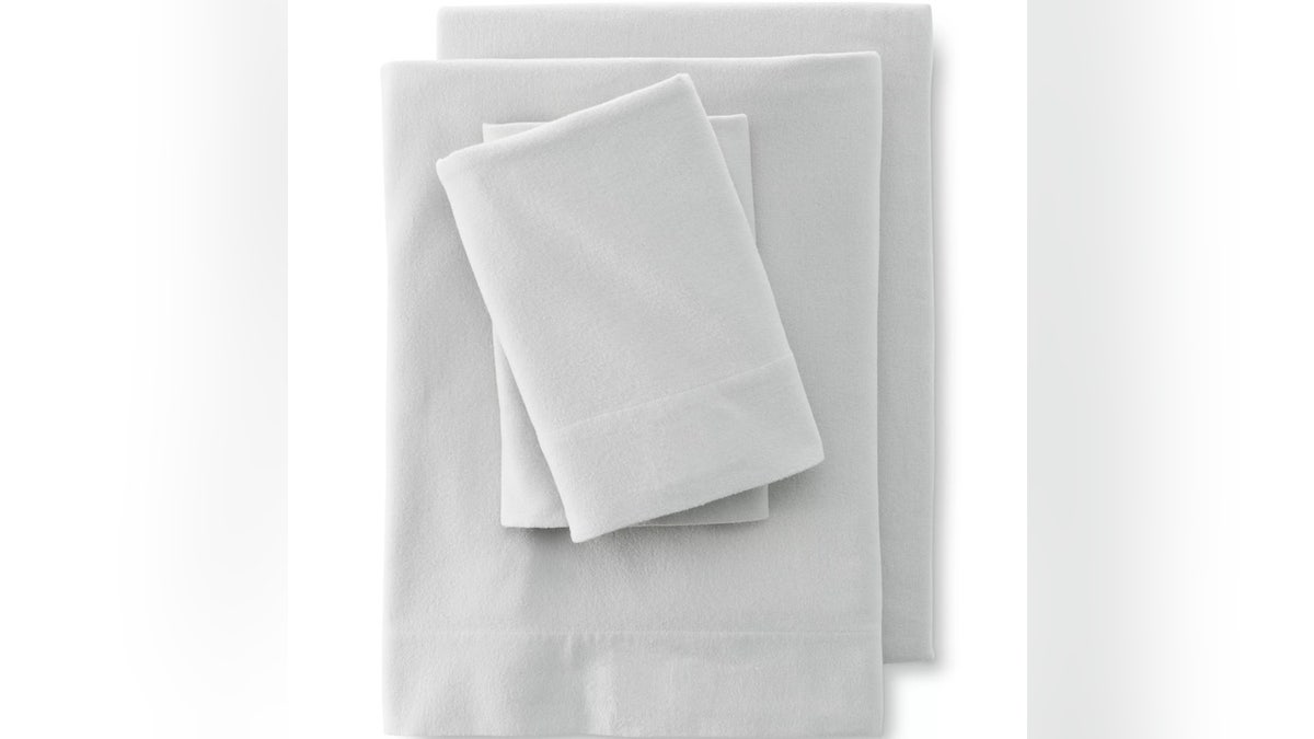 Sleep warm and cozy in these ultra-soft sheets.