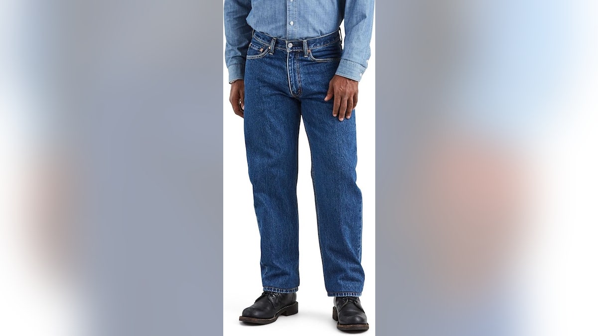 Stay comfortable and stylish in a pair of relaxed fit Levi’s. 