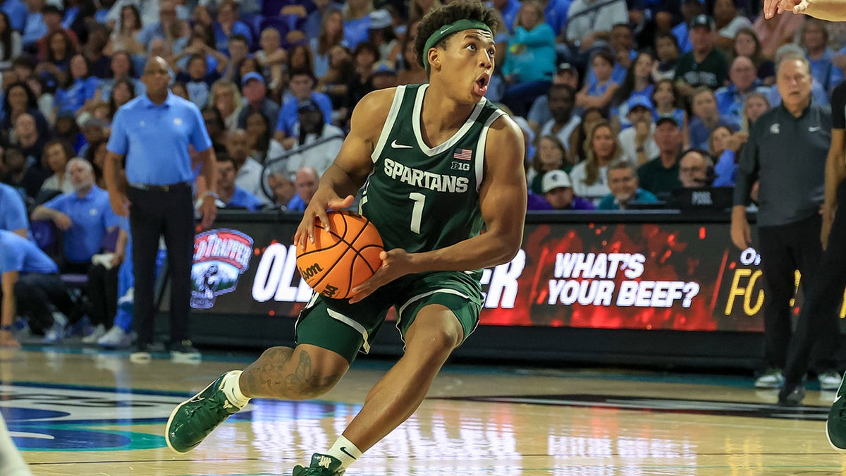 Jeremy Fears Jr. drives to the basket