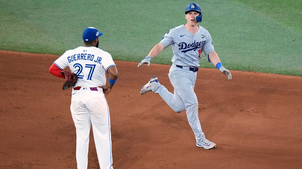 গেম 7 হারার পর ব্লু জেস তারকার মুখ দিয়ে অশ্রু ঝরছে গেম 7 হারার পর ব্লু জেস তারকার মুখ দিয়ে অশ্রু ঝরছে