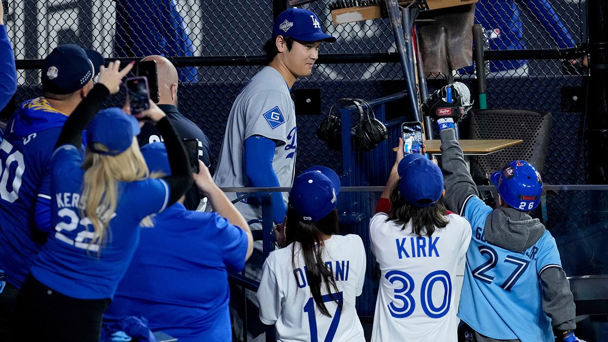 Shohei Ohtani walks to the bullpen