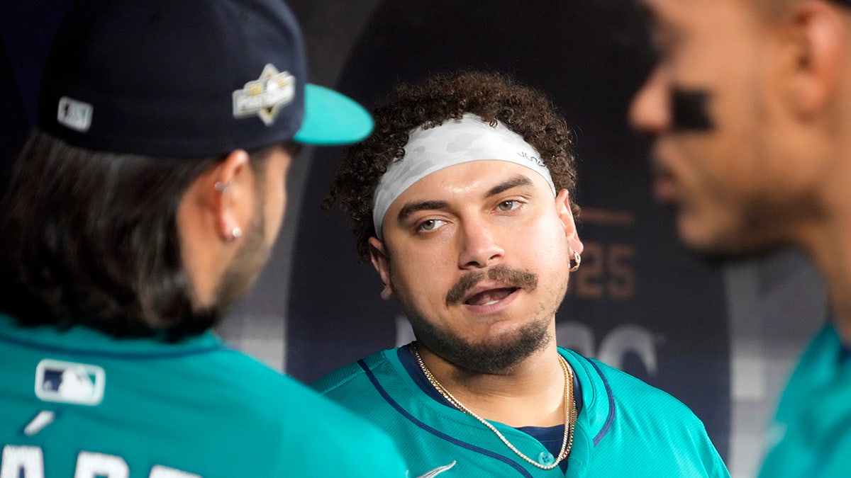 Josh Naylor talks to teammates