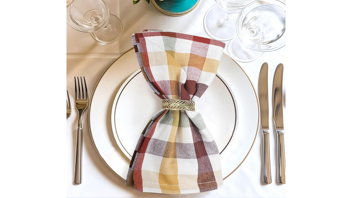 Add color to your Thanksgiving table. 