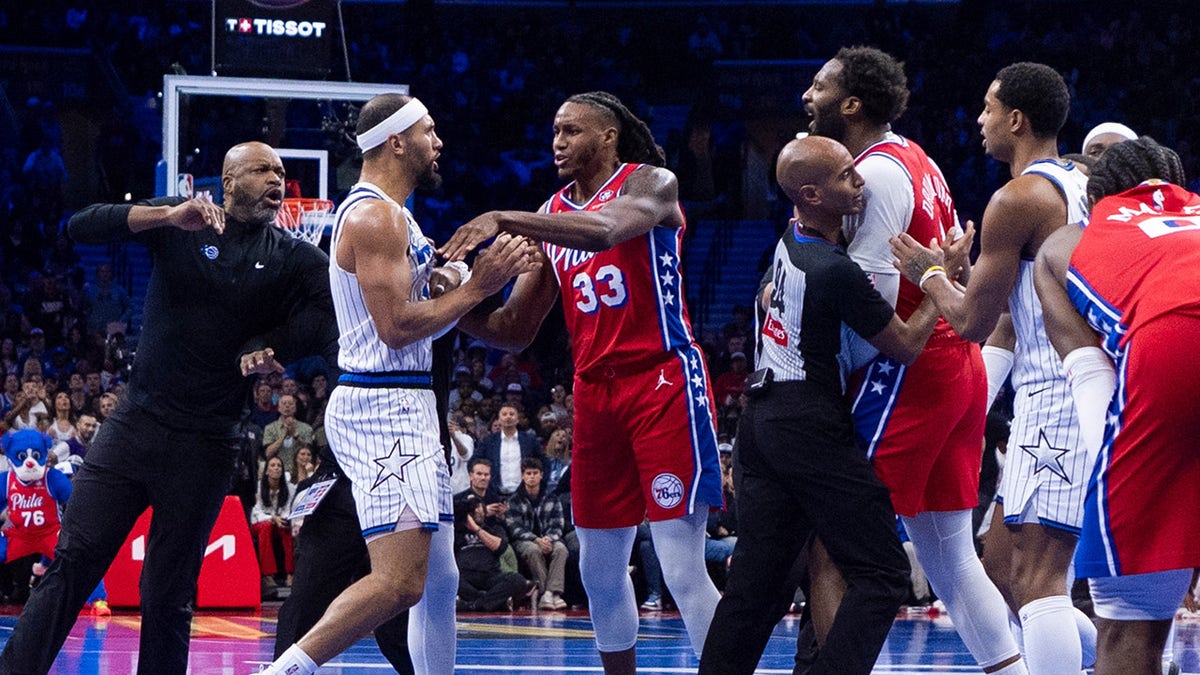 Magic, 76ers players get into a dust up