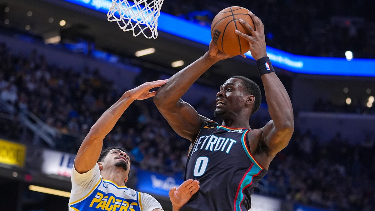 Jalen Düren ribaunt aldı