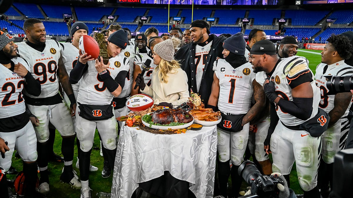 Bengals' Joe Burrow makes sour face over Maryland crabs during postgame Thanksgiving meal  at george magazine