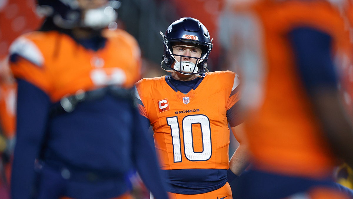 Gra Bow Nix Warm Up vs. Commander