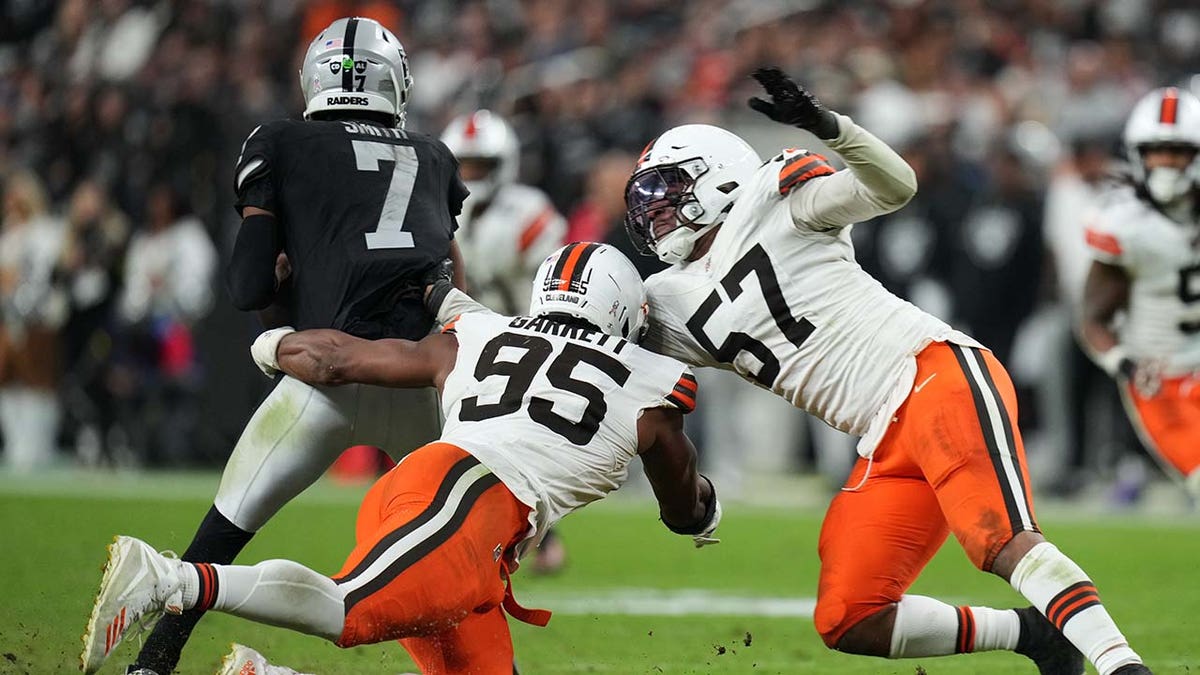 Myles Garrett gets to Geno Smith