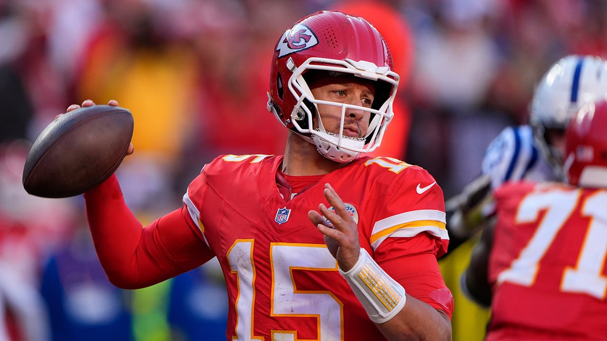 Patrick Mahomes neemt het op tegen de Colts