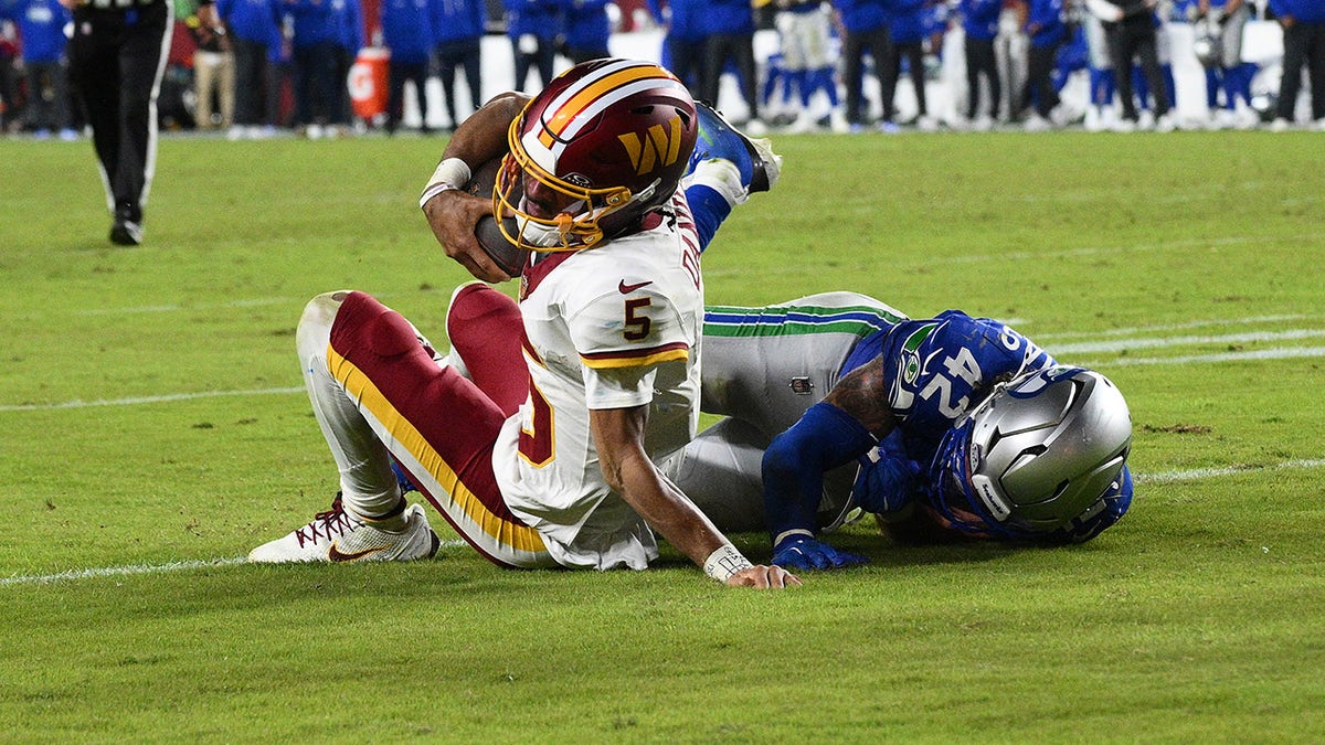 nfl-commanders-jayden-daniels-110225-3.jpg?ve=1&tl=1