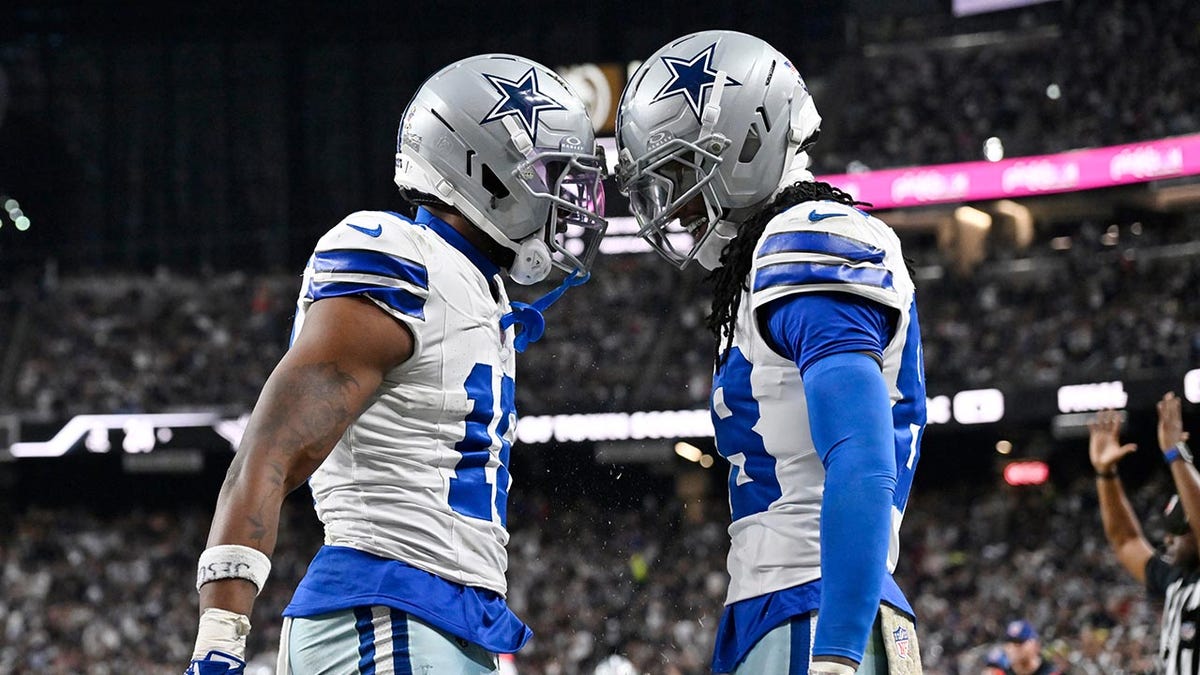 CeeDee Lamb met zijn teamgenoot Ryan Flournoy