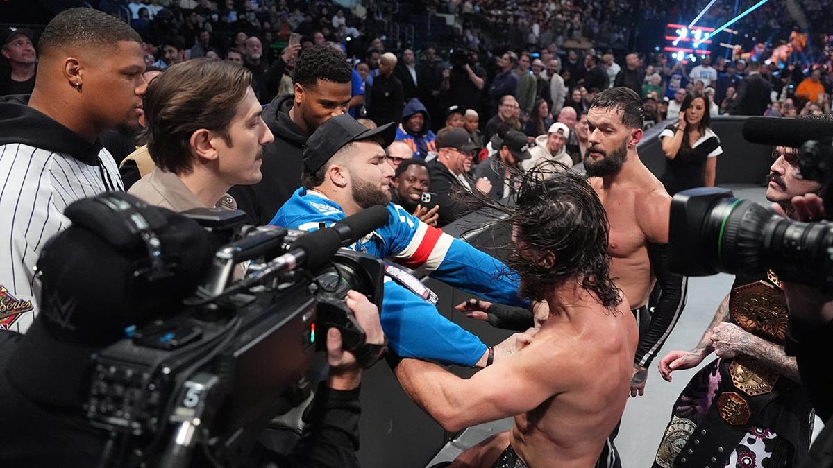 WWE star slams 'ridiculous' criticism aimed at Giants rookie | Fox