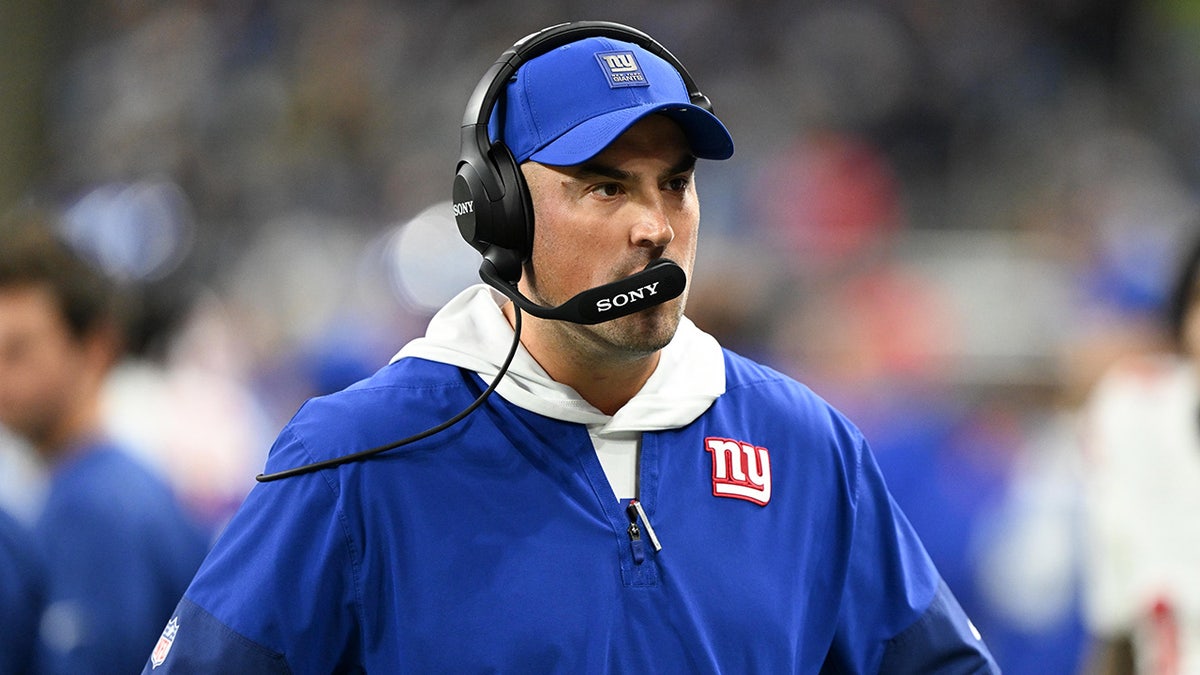 Mike Kafka on the sideline