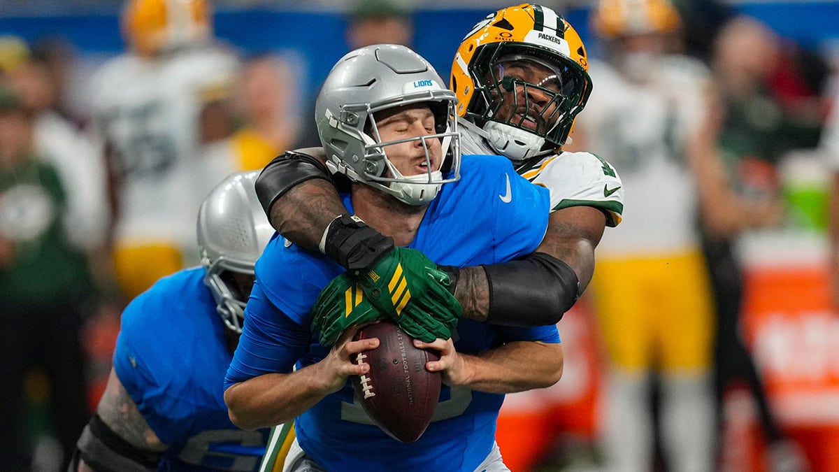 এনএফএল কর্মকর্তারা একটি আপাত মিথ্যা শুরুর পরে প্যাকারদের একটি সময়সীমা দেওয়ার জন্য আগুনের মুখে পড়েছেন