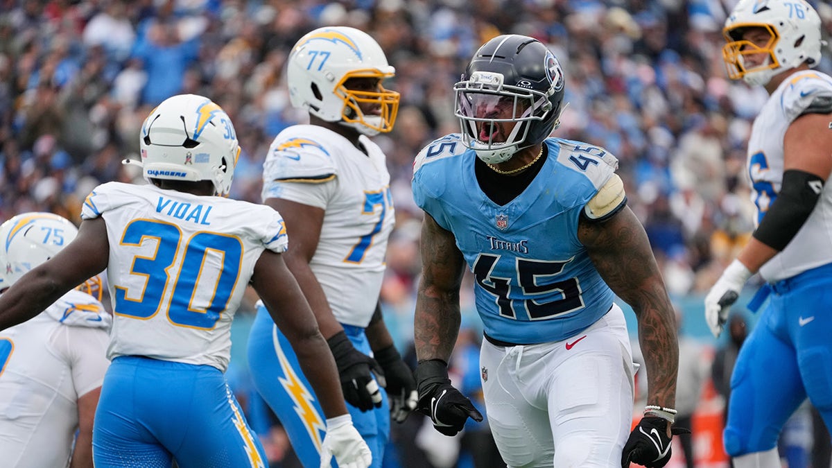 Dre'Mont Jones celebrates a sack