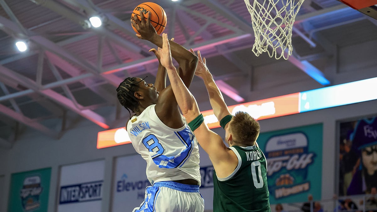 Caleb Wilson gets fouled