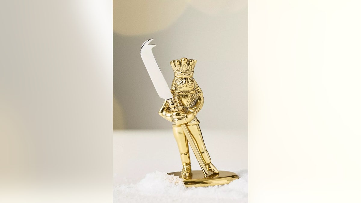 These knives bring snacks to the center stage. 