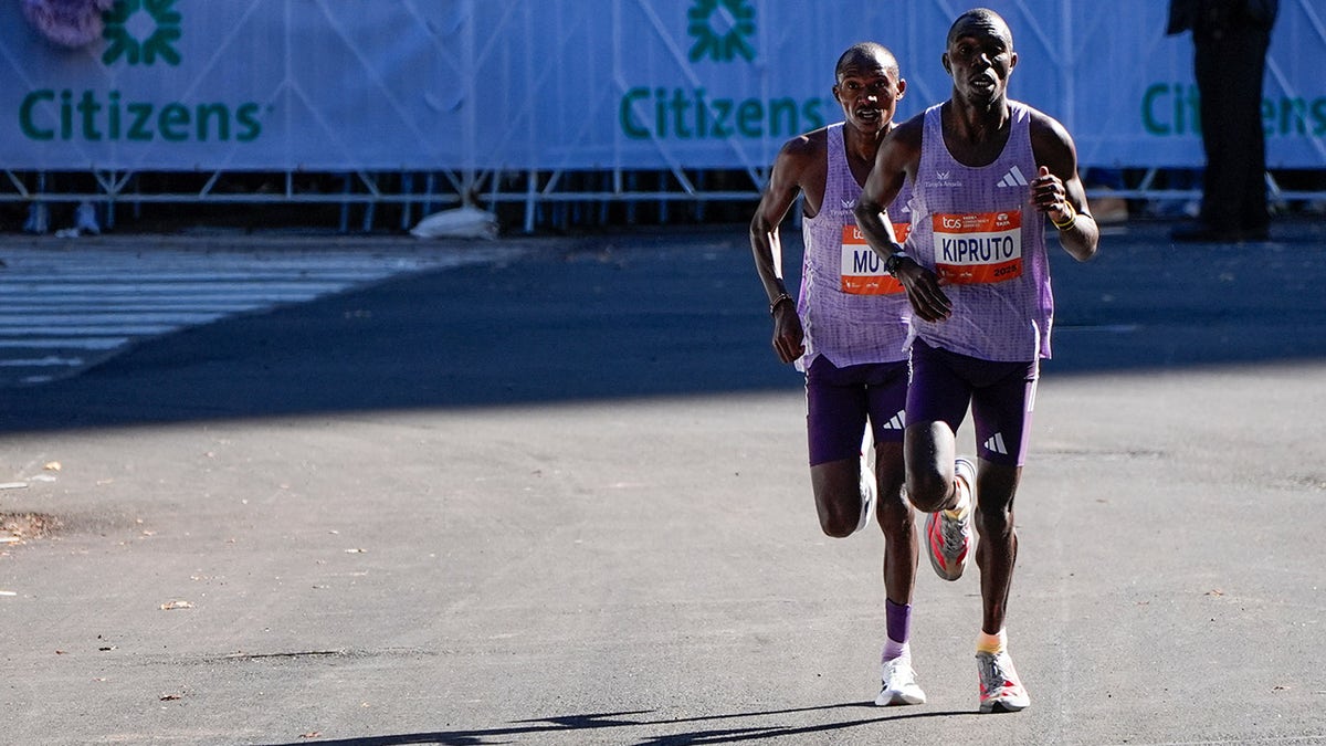 Benson Kipruto and Alexander Mutiso race to the finish line
