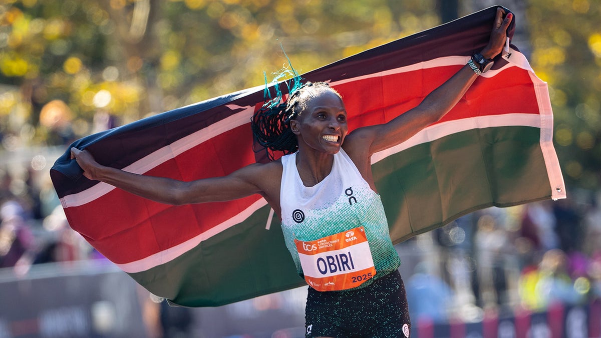 Hellen Obiri all smiles after the marathon