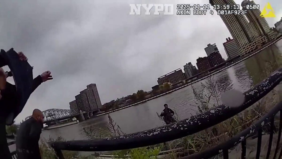 Officers rushing to assistance the girl.