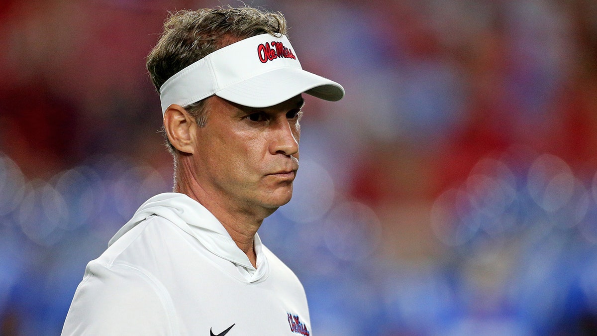 Lane Kiffin coaches vs Florida
