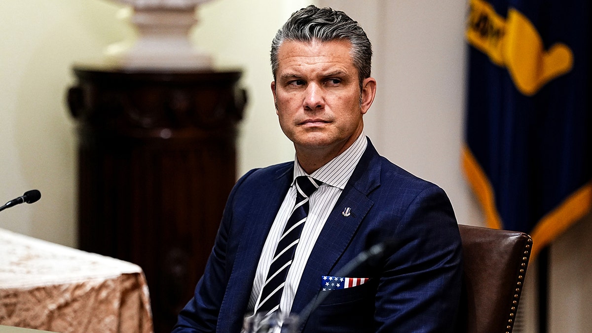 Pete Hegseth na spotkaniu.
