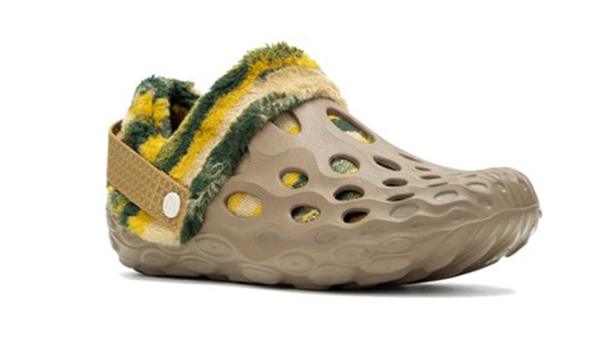 Keep your feet warm and dry in these breathable, lightweight shoes. 