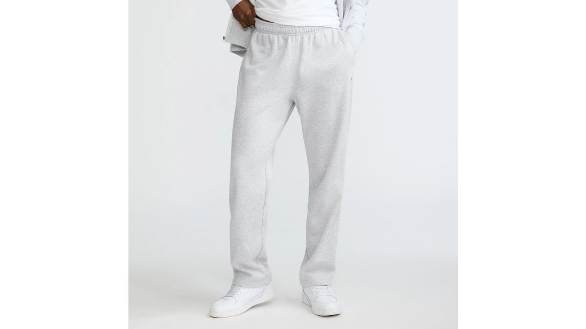 These sweatpants pair well with T-shirts and hoodies.