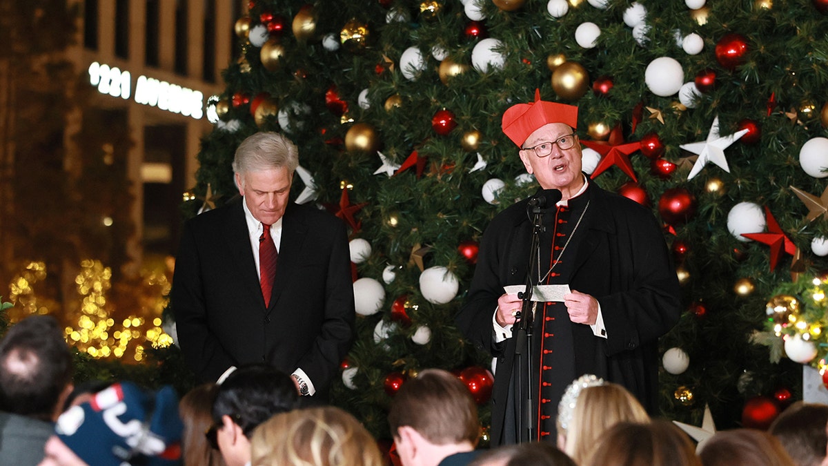 Eerwaarde Franklin Graham en kardinaal Dolan bij Fox News All-American Christmas Tree Lighting