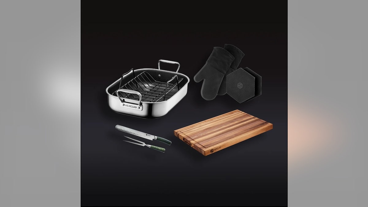 Prepare to serve your whole family with a roasting pan, carving set and more. 