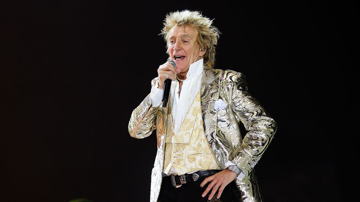 Rod Stewart se apresentando