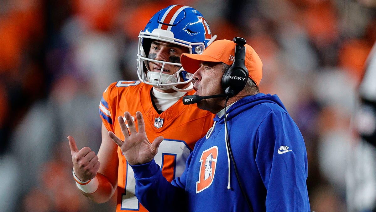 Sean Payton talks with quarterback Bo Nix 