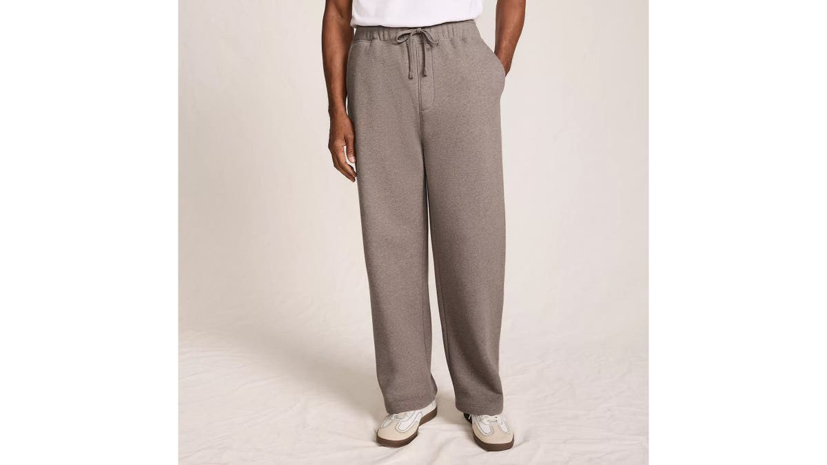 The relaxed fit makes these sweatpants easy to wear. 