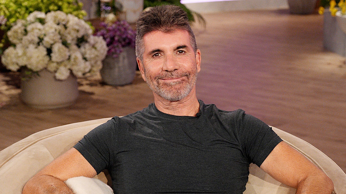 Simon Cowell in a black t-shirt on "The Jennifer Hudson Show"