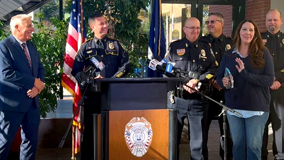 Leslie Smith accepts Slidell's Citizenship Award