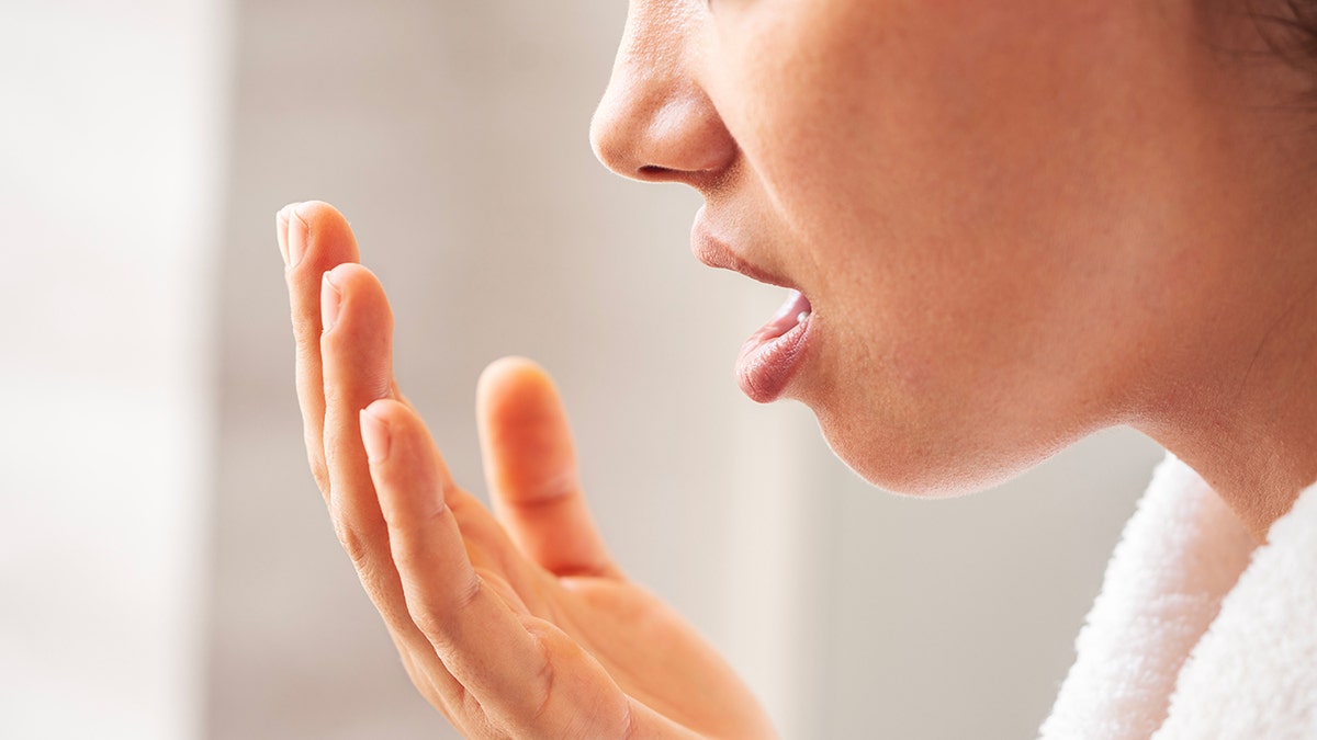 The woman looks for the smell of the breath