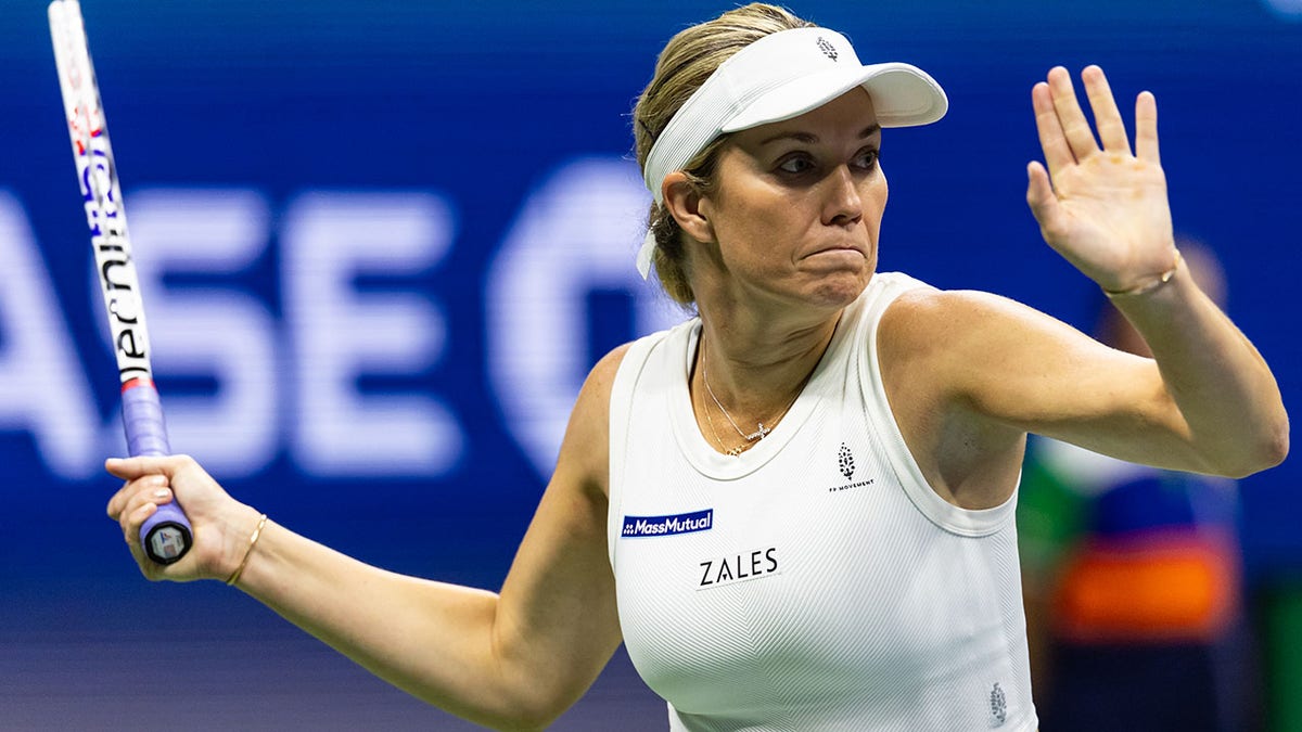 Daniel Collins con un golpe en el brazo