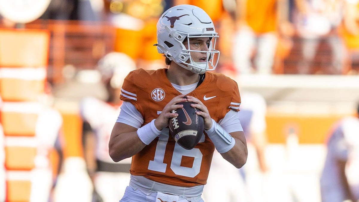 আর্ক ম্যানিং আরকানসাসের বিপক্ষে পাস করবেন বলে মনে হচ্ছে