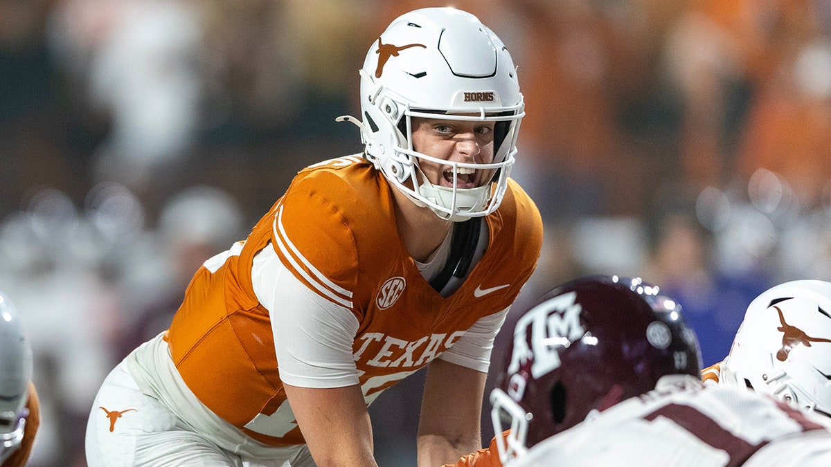 Arch Manning lines up under center