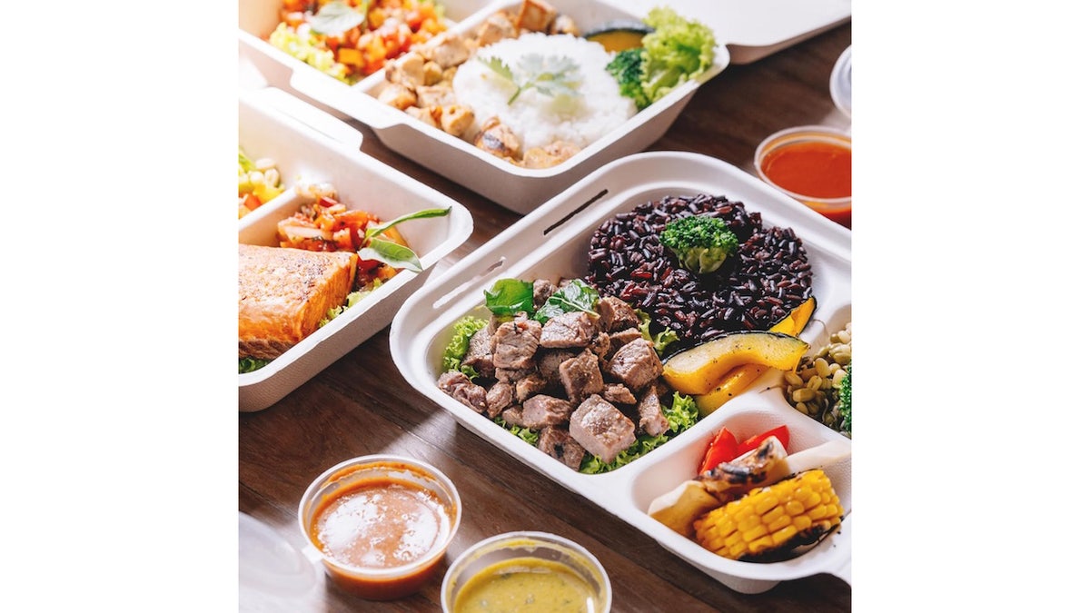 Send everyone home with leftovers without parting with your personal storage containers. 