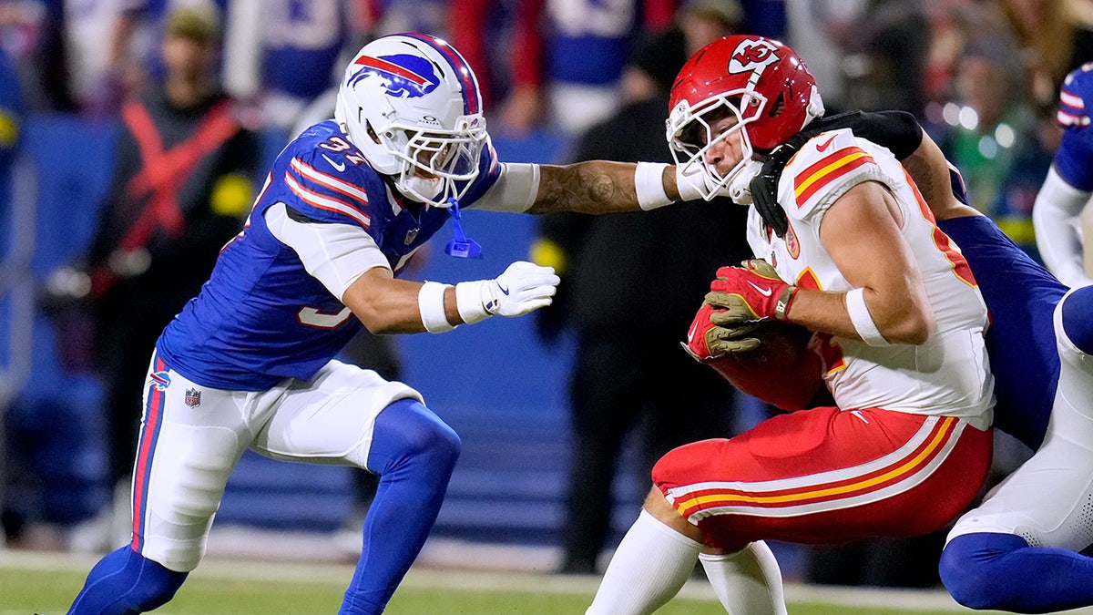 Pase atrapado por Travis Kelce