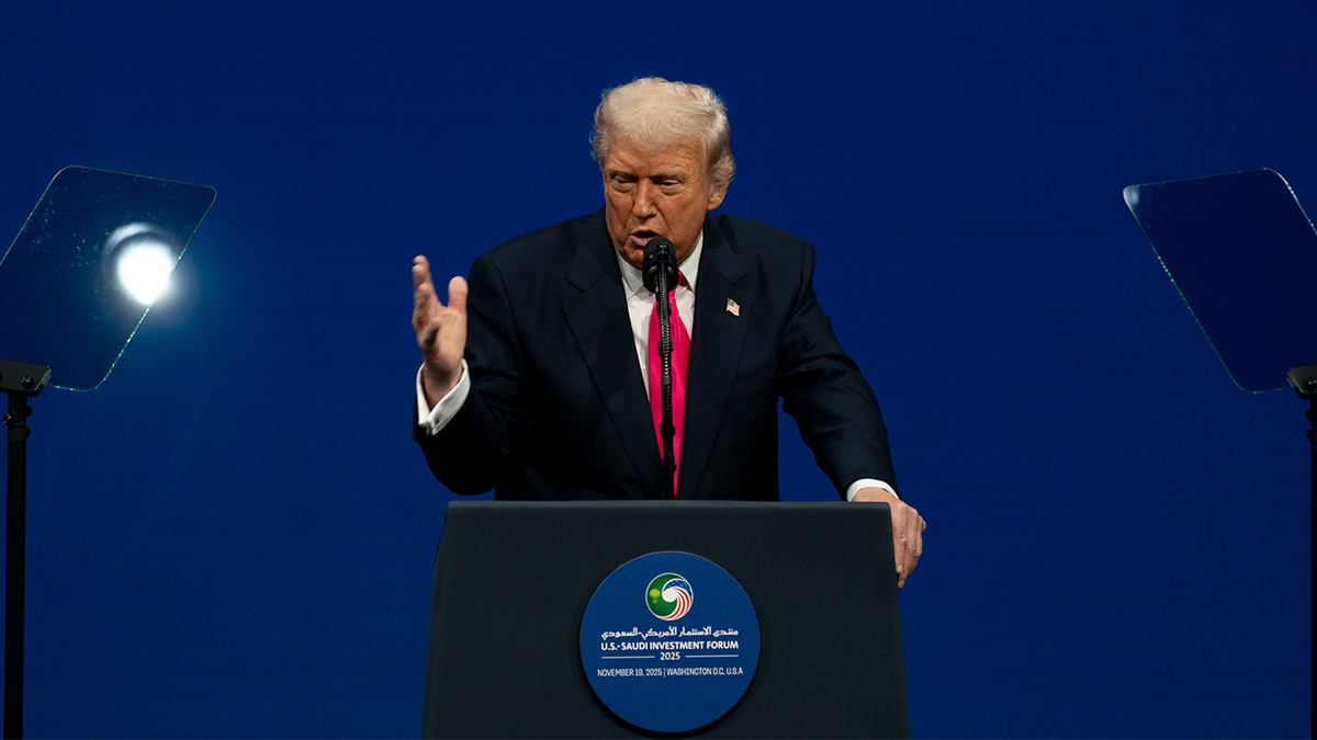 O presidente dos EUA, Donald Trump, durante o Fórum de Investimentos EUA-Saudita no Kennedy Center em Washington, DC.