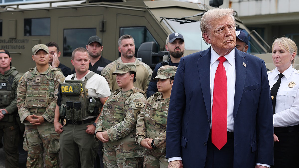 Trump meets U.S. National Guard and federal law enforcement agents in D.C.
