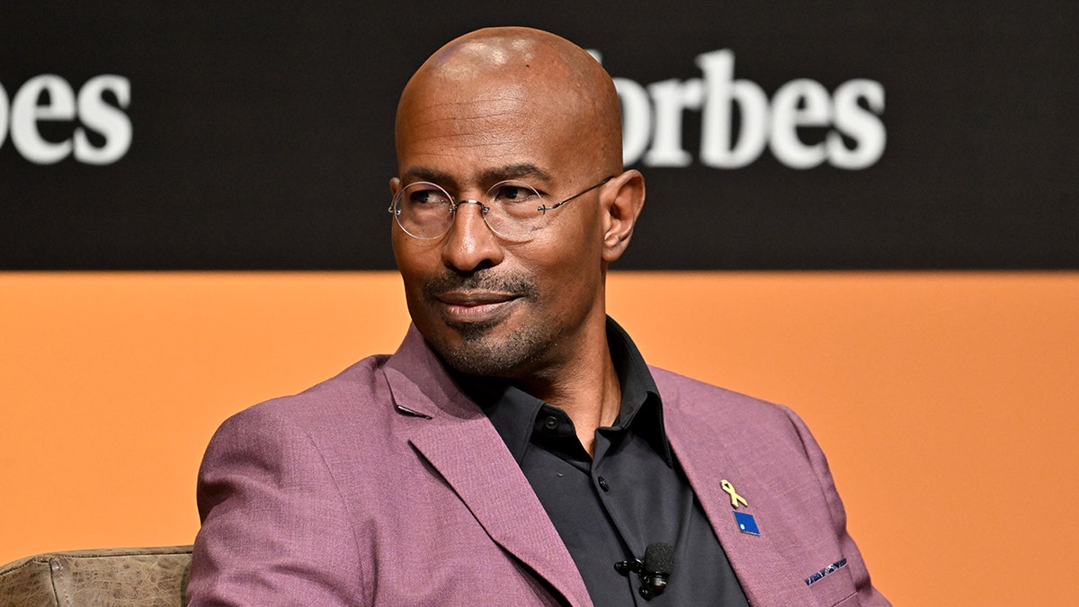 ভ্যান জোন্স কথা বলেন